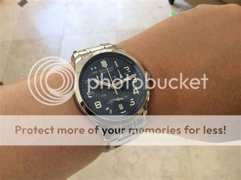 how to tell a fake victorianox watch